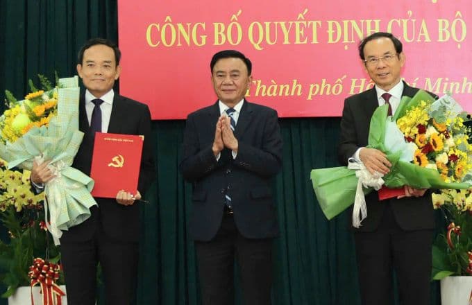 Lễ chuyển giao nhiệm vụ Bí thư Thành ủy TP.HCM giữa ông Nguyễn Văn Nên và ông Trần Lưu Quang, có sự tham dự của ông Trần Cẩm Tú.