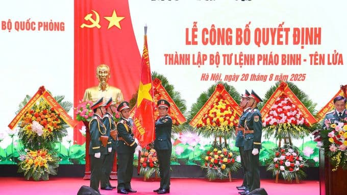 Lễ công bố quyết định thành lập Bộ Tư lệnh Pháo binh - Tên lửa của Quân đội Việt Nam