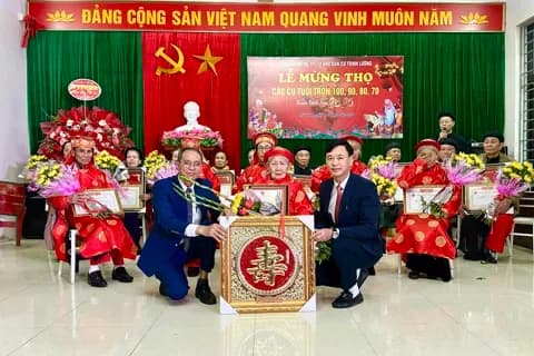 Lễ mừng thọ truyền thống, tôn vinh người cao tuổi và thể hiện tình cảm cộng đồng bền chặt