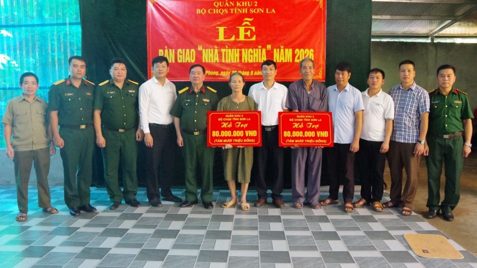 Lễ trao tặng "Nhà Tình Nghĩa" cho người có công.