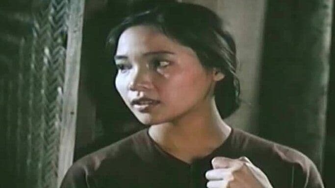 Lê Vi thời trẻ trong một cảnh phim, thể hiện sự nghiệp diễn xuất ban đầu của cô.