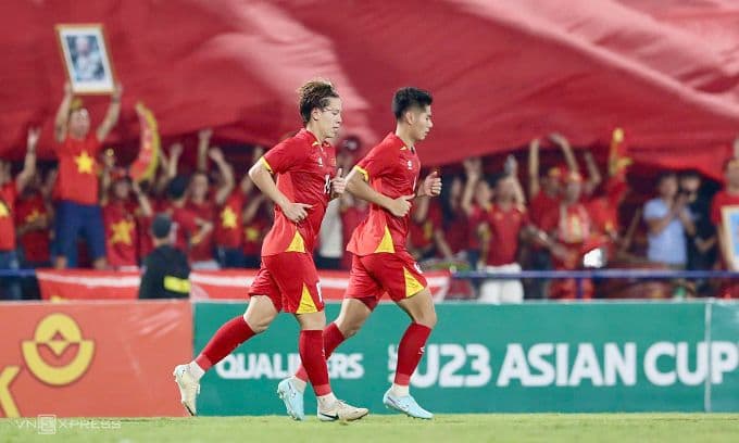 Lê Viktor ăn mừng bàn thắng ấn định tỷ số 2-0 cho U23 Việt Nam.