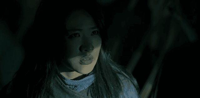 Lam Anh hoảng sợ trong hầm mỏ ngột ngạt, nơi bản chất con người bị thử thách.