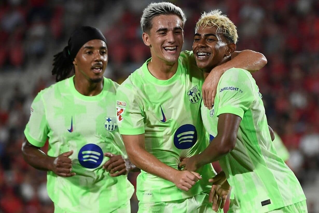 Lamine Yamal của Barcelona ăn mừng bàn thắng, đối thủ của Real Madrid.