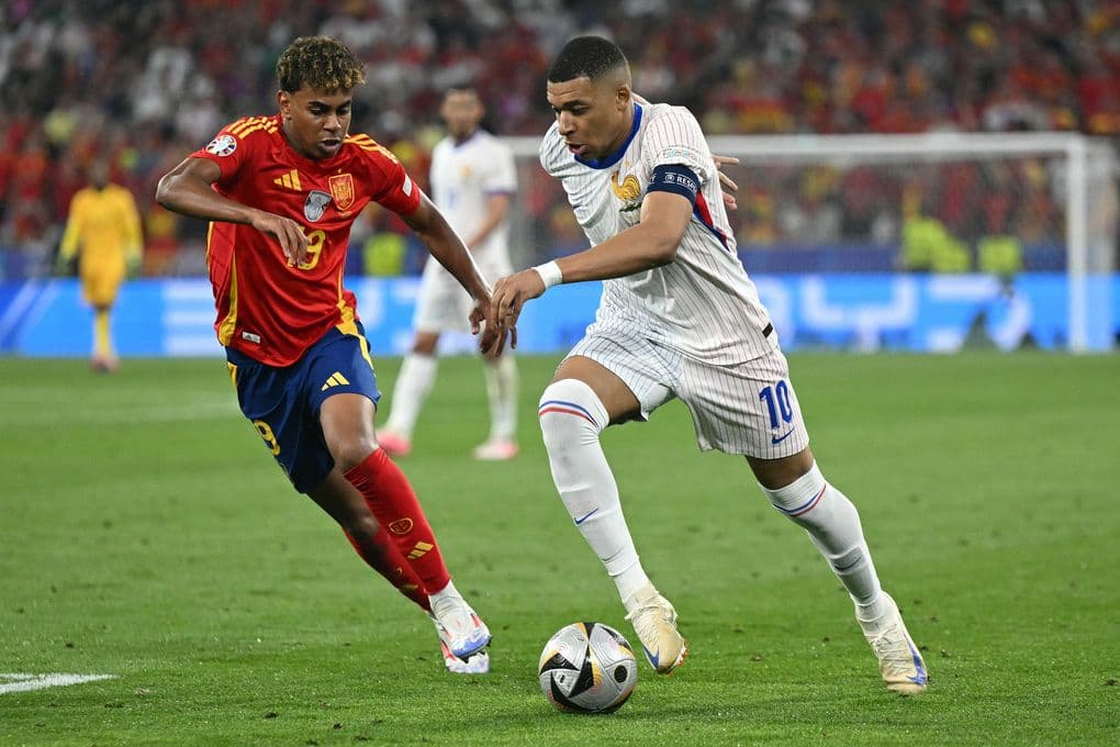 Lamine Yamal của Tây Ban Nha đối đầu Kylian Mbappe của Pháp trong trận bán kết Euro 2024