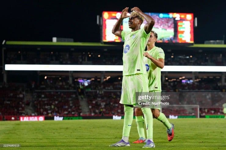 Lamine Yamal ăn mừng bàn thắng solo đẹp mắt, khẳng định dấu ấn chiến thuật.