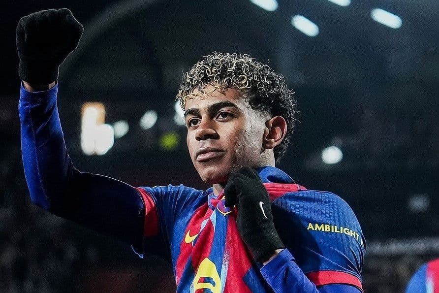 Lamine Yamal ăn mừng bàn thắng, thể hiện phong độ bùng nổ cho Barcelona