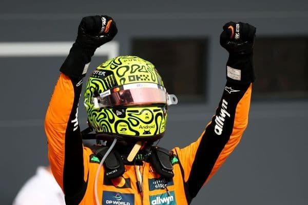 Lando Norris của McLaren giành chiến thắng tại Hungary GP 2025, vượt qua Oscar Piastri trong khi Charles Leclerc gặp khó khăn.