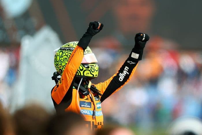 Lando Norris của McLaren ăn mừng chiến thắng tại Hungary GP 2025, tượng trưng cho một chặng đua đầy cảm xúc và khó lường.