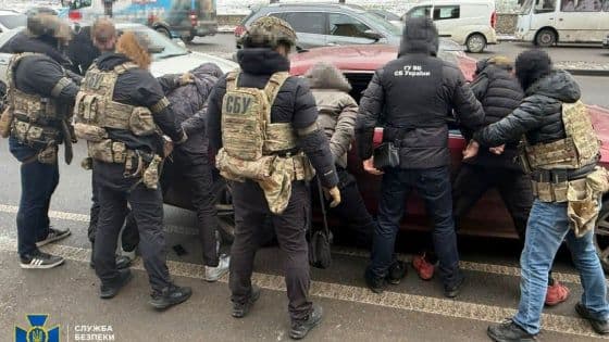 Lực lượng an ninh Ukraine (SBU) thực hiện bắt giữ, minh họa cho các vụ bê bối tham nhũng được nhắc đến trong hồ sơ Epstein liên quan đến Ukraine.