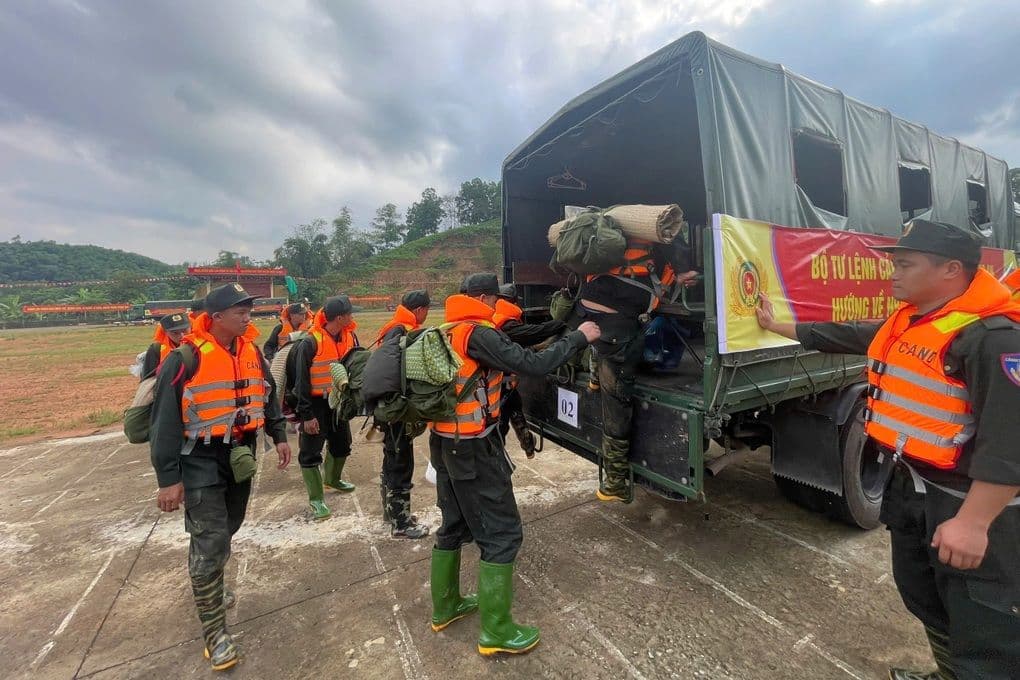 Lực lượng cảnh sát cơ động Việt Nam sẵn sàng ứng phó và hỗ trợ người dân trong thiên tai.