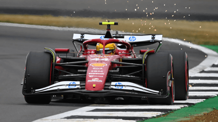 Lewis Hamilton, ngôi sao nước Anh, thi đấu tại British GP 2025 trên sân nhà Silverstone.