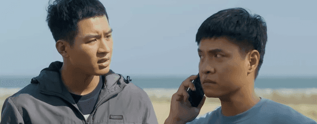 Lợi (Tô Dũng) lo lắng khi mất liên lạc với Linh và Yến, nhấn mạnh sự mất kết nối trong thời khắc hiểm nguy.