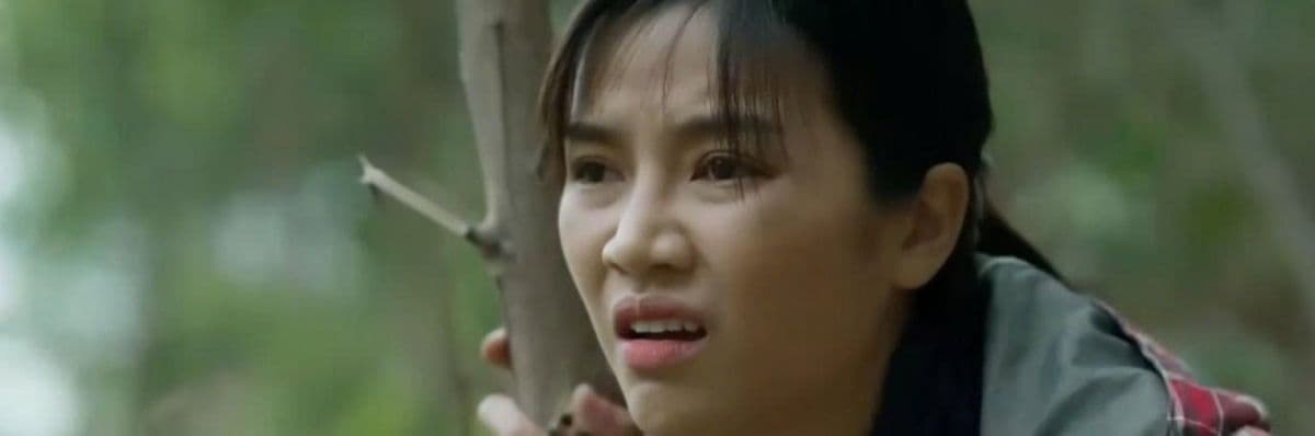 Linh (Anh Đào) đối mặt với hiểm nguy trong hầm mỏ, thể hiện sự liều lĩnh và thử thách định mệnh.