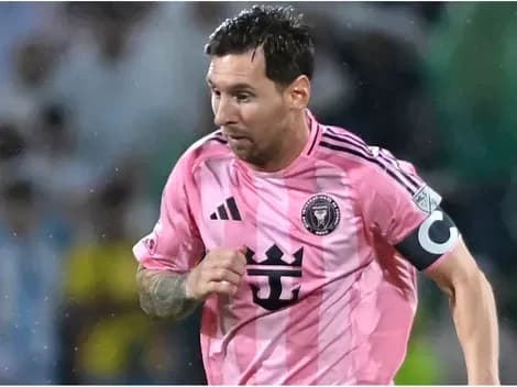 Lionel Messi của Inter Miami trên sân cỏ, thể hiện đẳng cấp siêu sao giữa áp lực thi đấu.