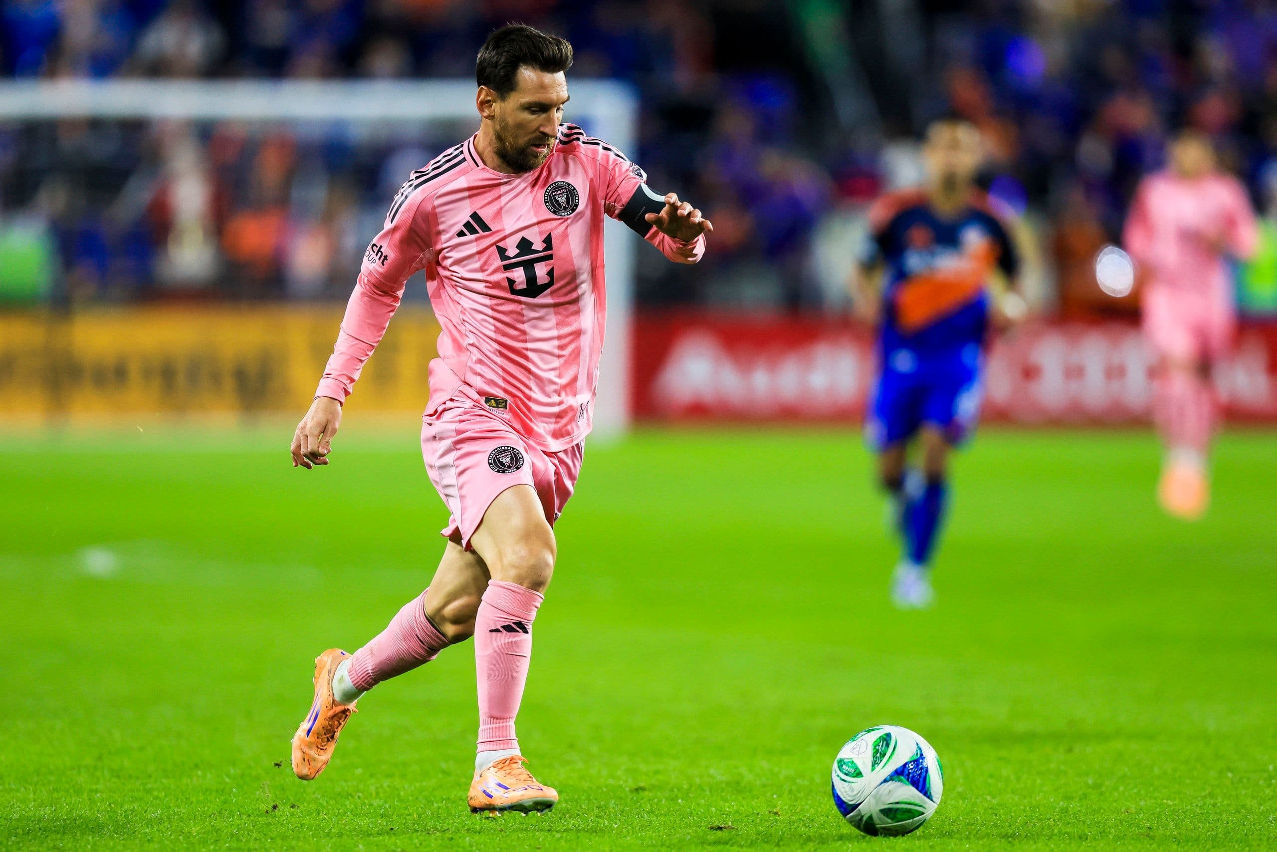 Lionel Messi của Inter Miami trong trận đấu với Cincinnati, thể hiện sự phụ thuộc của đội vào siêu sao