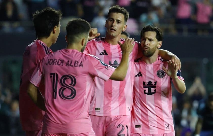 Lionel Messi cùng các đồng đội Inter Miami, minh họa "Biệt đội Albiceleste" với bản sắc Latinh đậm đặc.