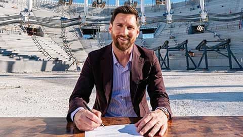 Lionel Messi ký gia hạn hợp đồng với Inter Miami, củng cố tầm ảnh hưởng tại MLS.