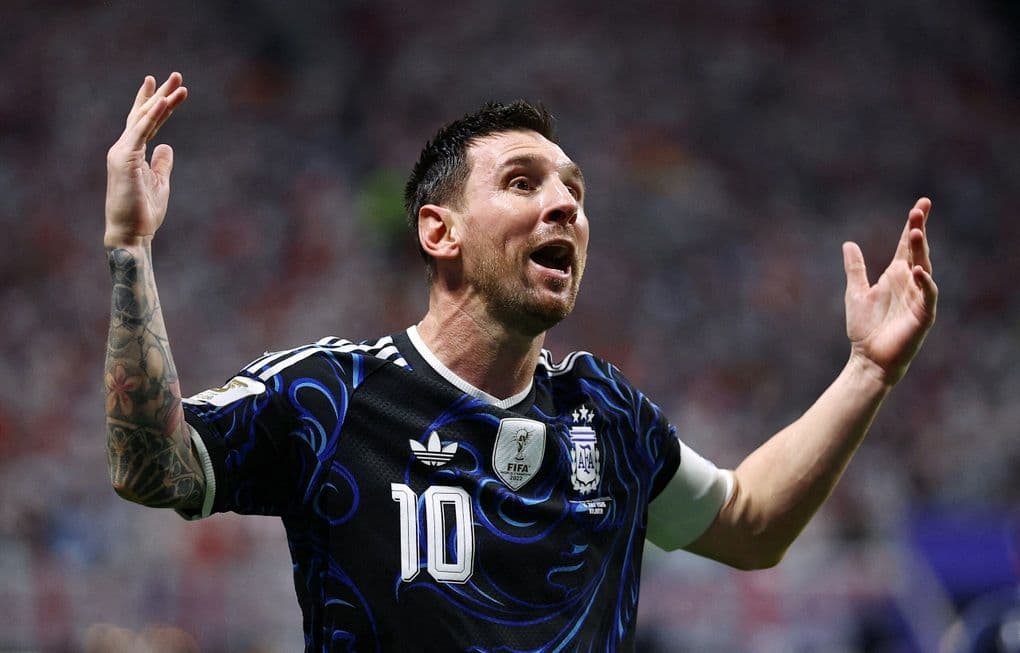 Lionel Messi, một trong những ứng cử viên hàng đầu cho Giày Vàng World Cup 2026, thể hiện niềm vui ghi bàn.
