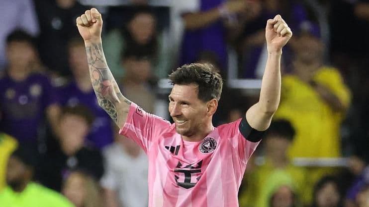 Lionel Messi ăn mừng bàn thắng thứ 900 trong màu áo Inter Miami.
