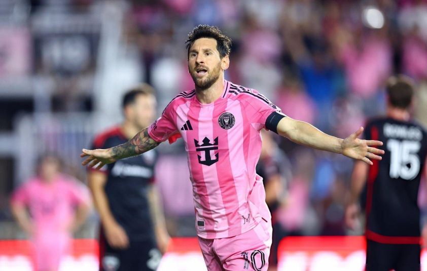 Lionel Messi ăn mừng bàn thắng, thể hiện tầm ảnh hưởng thiên tài của anh đối với Inter Miami.