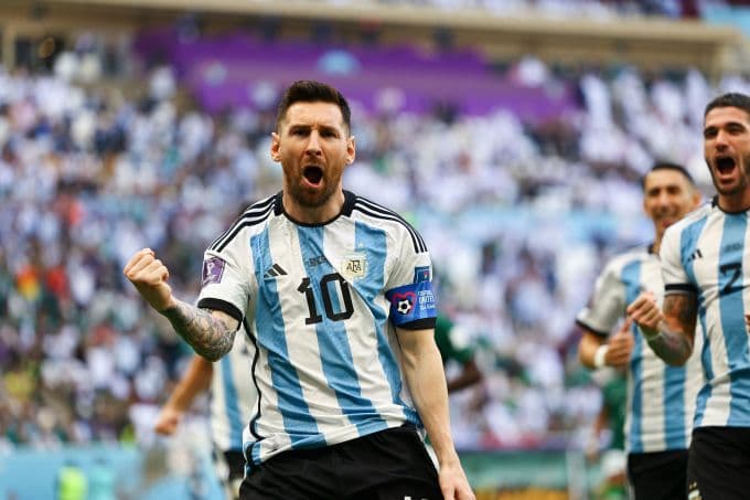 Lionel Messi ăn mừng bàn thắng trong màu áo đội tuyển Argentina tại World Cup 2022.