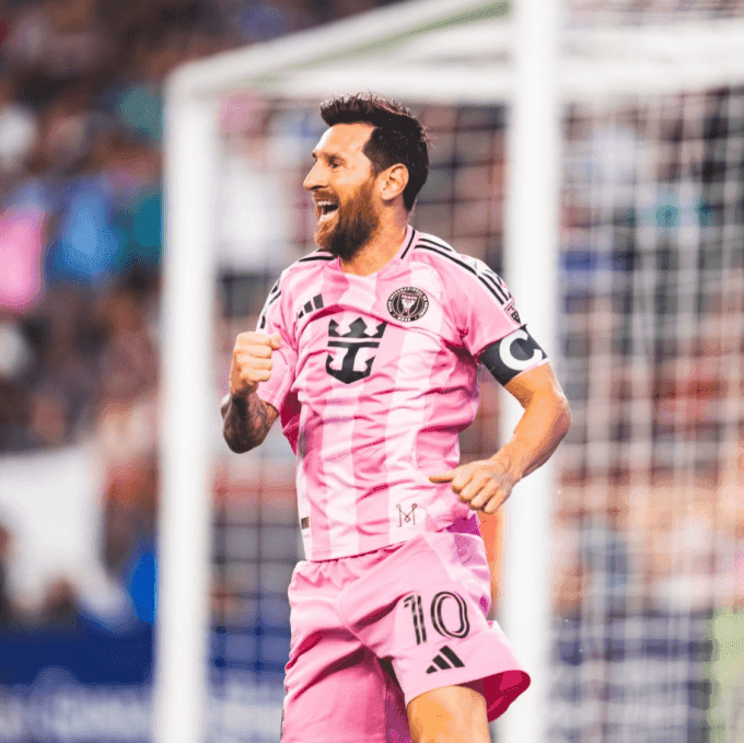 Lionel Messi ăn mừng bàn thắng trong màu áo Inter Miami.