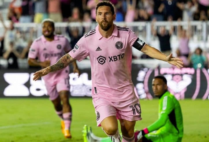 Lionel Messi ăn mừng bàn thắng trong trận đấu của Inter Miami, đội bóng sẽ đối đầu Charlotte FC.