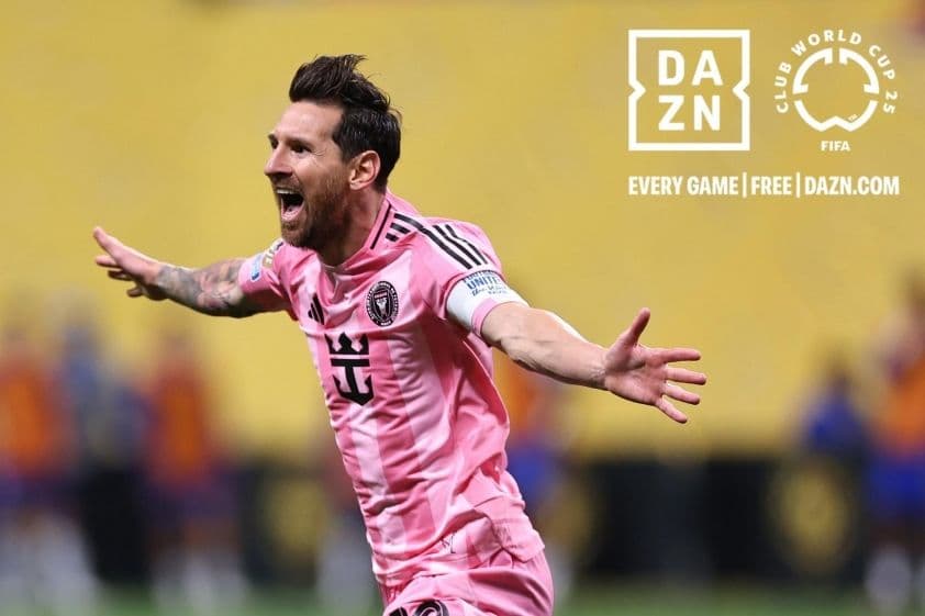 Lionel Messi ăn mừng trong màu áo Inter Miami với logo FIFA Club World Cup 2025, thể hiện khát vọng làm nên lịch sử.
