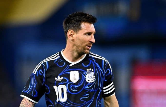 Lionel Messi thi đấu trong trận giao hữu giữa Argentina và Mauritania.