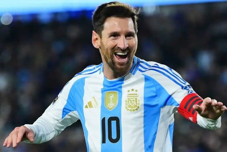 Lionel Messi trong màu áo đội tuyển Argentina, biểu tượng của nhà vô địch World Cup.