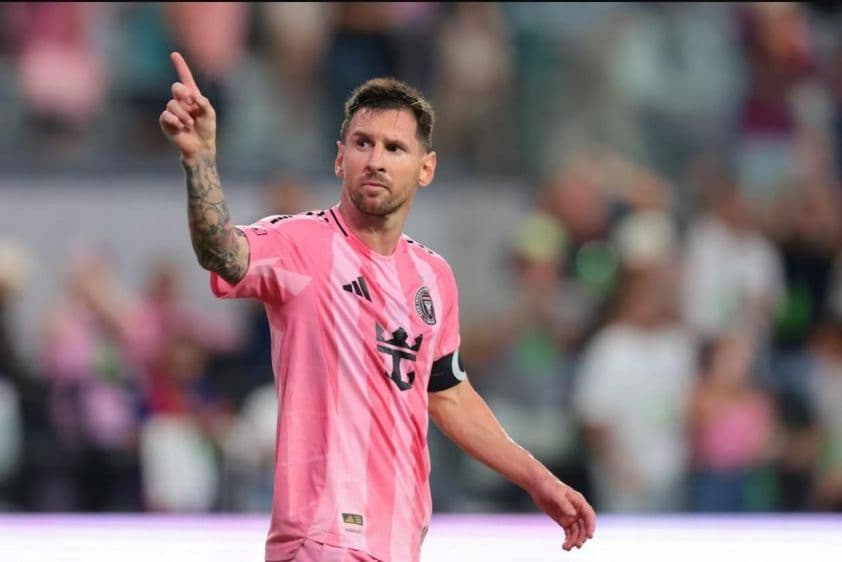Lionel Messi trong màu áo Inter Miami, biểu tượng cho ánh sáng và thành công của câu lạc bộ.