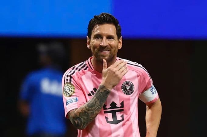 Lionel Messi trong màu áo Inter Miami, thể hiện sức ảnh hưởng toàn diện của anh tại câu lạc bộ.