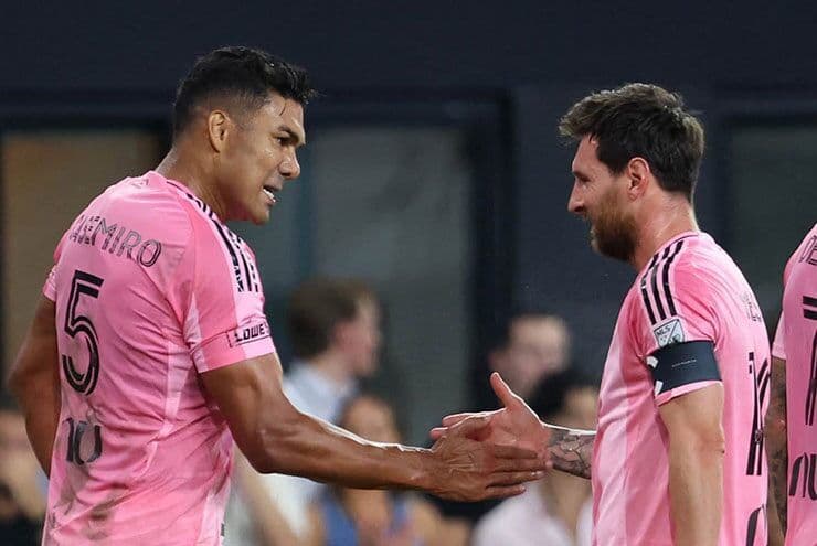 Lionel Messi trong màu áo Inter Miami trên sân cỏ MLS