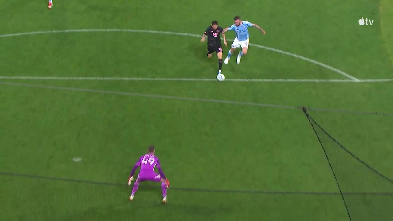 Lionel Messi trong pha bóng tấn công, góp phần vào chiến thắng 4-0 của Inter Miami.