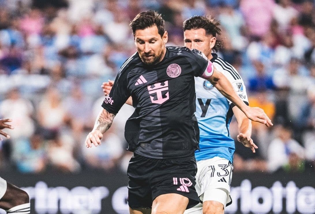 Lionel Messi trong trận đấu khó khăn của Inter Miami, thể hiện gánh nặng phụ thuộc vào một cá nhân