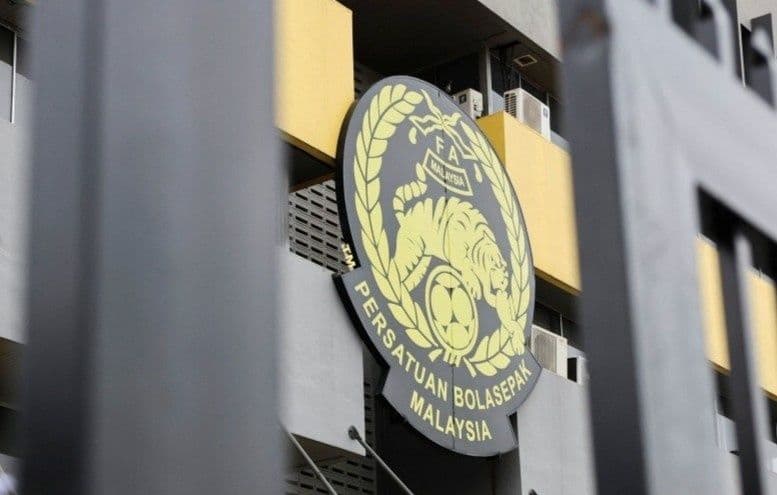 Logo Liên đoàn Bóng đá Malaysia (FAM) tượng trưng cho vụ bê bối nhập tịch và án phạt cầu thủ gây tranh cãi