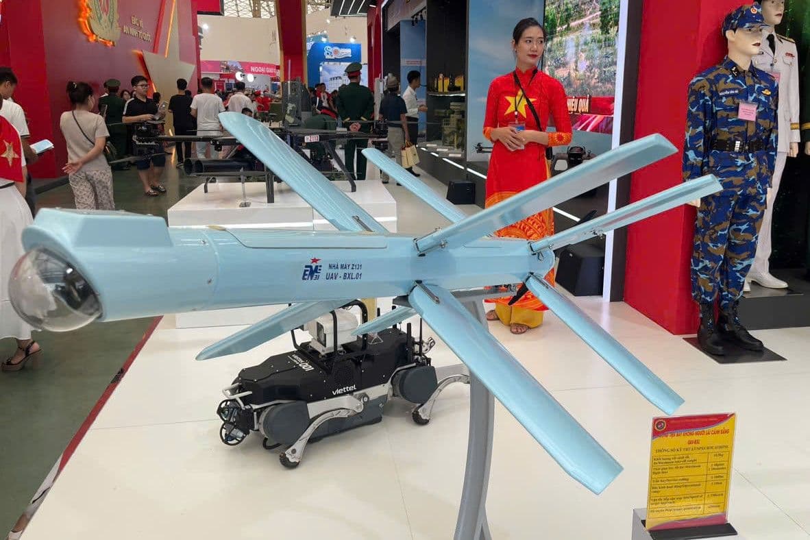 Loạt máy bay không người lái (UAV) tiên tiến được giới thiệu tại Triển lãm A80, minh chứng cho năng lực công nghệ quốc phòng và dân sự của Việt Nam.
