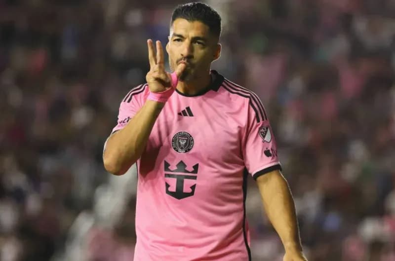 Luis Suarez ăn mừng cú hat-trick, tỏa sáng khi Messi vắng mặt trên sân