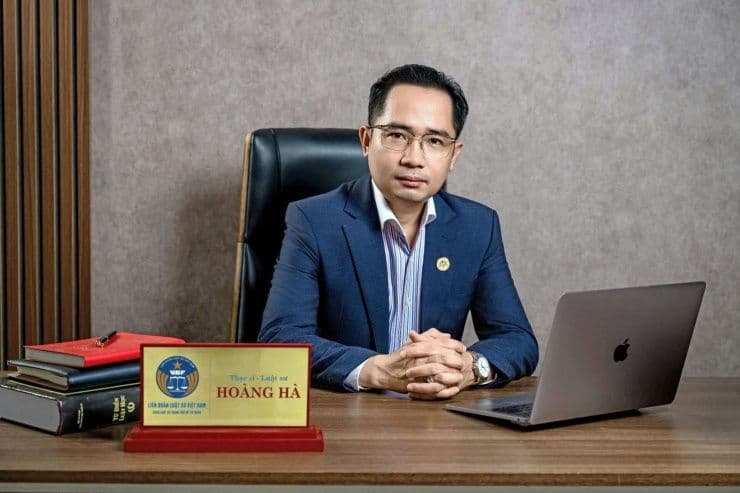 Luật sư Hoàng Hà, đại diện cho chuyên gia pháp lý phân tích trách nhiệm liên quan đến giá trị vương miện