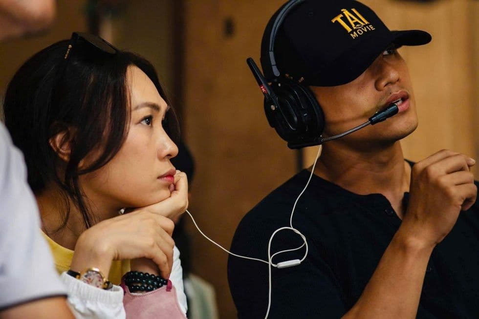 Mai Tài Phến trong vai trò đạo diễn trên phim trường 'Tài'