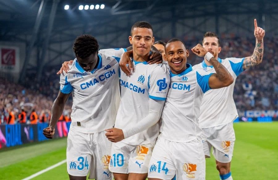 Mason Greenwood và đồng đội Marseille ăn mừng chiến thắng, khẳng định vị thế dẫn đầu Ligue 1.