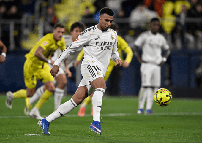 Mbappe thực hiện thành công quả phạt đền, ấn định chiến thắng 2-0 cho Real Madrid.