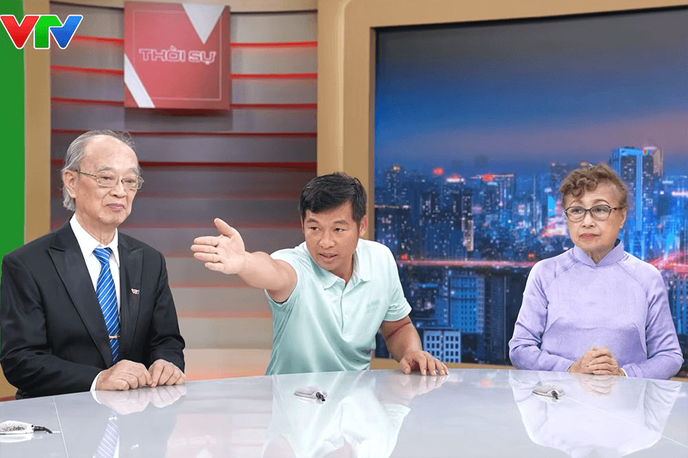 MC Lại Văn Sâm và các đồng nghiệp tại trường quay VTV.