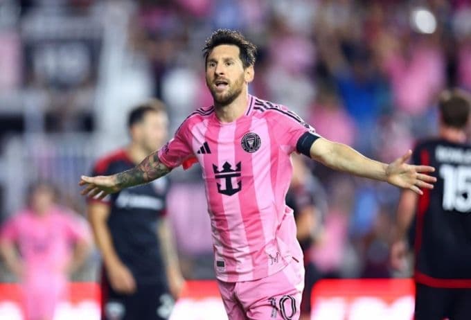Messi ăn mừng bàn thắng quan trọng giúp Inter Miami giành chiến thắng 3-2 trước DC United tại MLS.