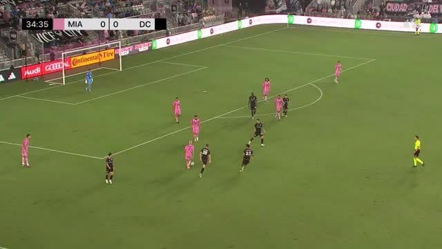 Messi trên sân cỏ MLS, thể hiện khả năng vừa ghi bàn vừa kiến tạo cho Inter Miami.