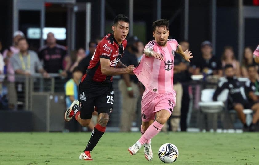 Messi trong trận đấu kịch tính giữa Inter Miami và Atlas tại Leagues Cup 2025