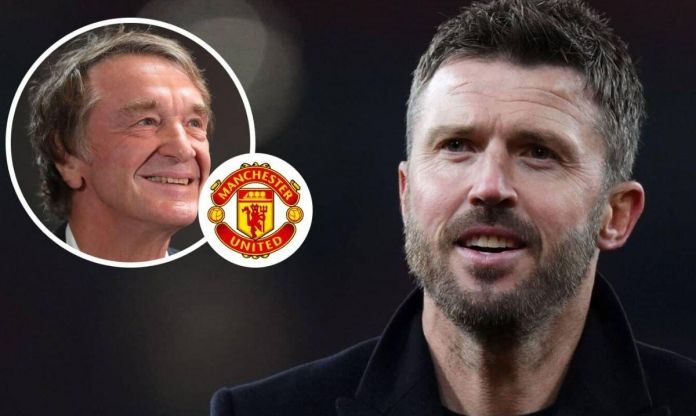 Michael Carrick mỉm cười trong vai trò huấn luyện viên Manchester United