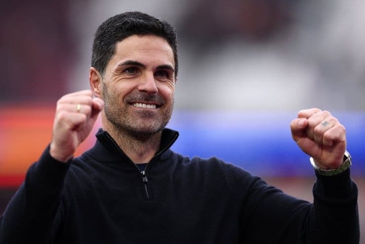 Mikel Arteta thể hiện sự quyết tâm và phong cách huấn luyện độc đáo của mình.