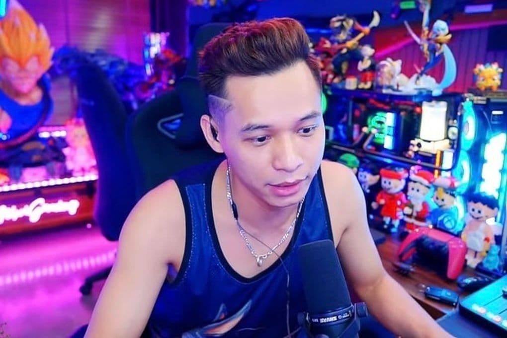 Độ Mixi livestream game, biểu tượng của hiện tượng "bình dân hóa thần tượng" trên không gian mạng.